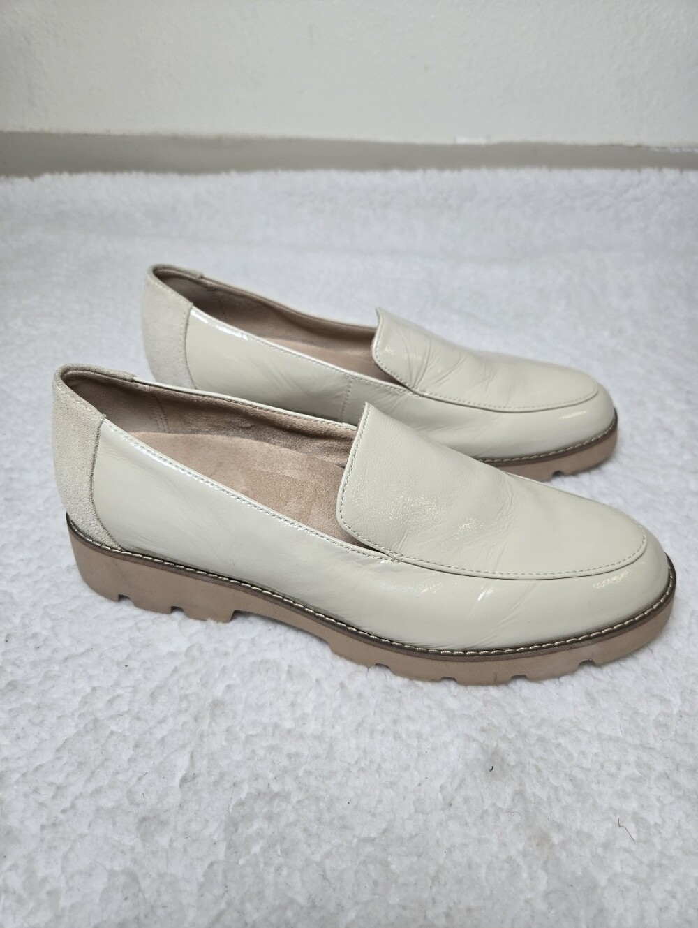 Vionic Kensley Loafers Size 9 Womens Shoes Penny Patent Leather Cream Suede - Picture 2 of 7